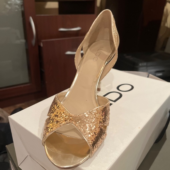 Gold Sequined Heels - Picture 3 of 9